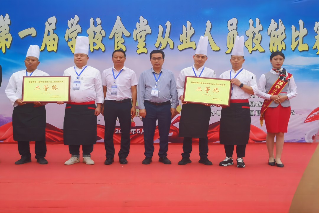 展手艺，，，，亮风范 ——雅安市第一届学校食堂从业职员手艺大赛
